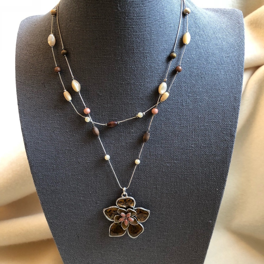 Vintage Liz Claiborne Flower Necklace - Picture 2 of 4